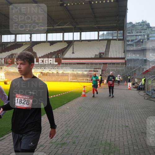 07.12.2025 - St. Pauli X-Mass-Run No. 15 Fabian Wolf http://msf.ph/oto/9374953 07.12.2025 10:02:29 Ziel 63, 304, 1105, 1828, 1829, 2604, 2923, 3944 meine-sportfotos.de
