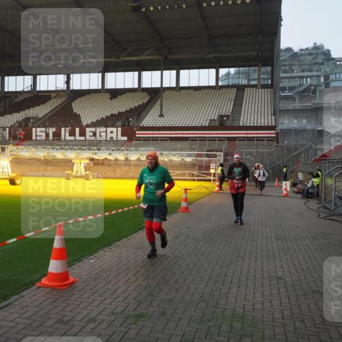 07.12.2025 - St. Pauli X-Mass-Run No. 15 Fabian Wolf http://msf.ph/oto/9374956 07.12.2025 10:02:32 Ziel 63, 304, 1105, 1828, 1829, 2510, 2514, 2604, 2908, 2923 meine-sportfotos.de