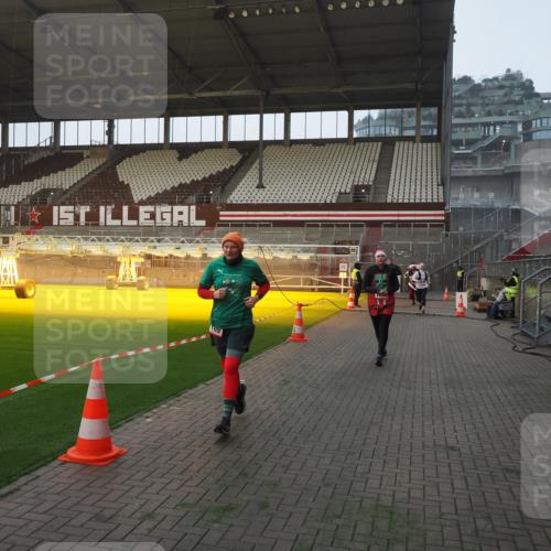 07.12.2025 - St. Pauli X-Mass-Run No. 15 Fabian Wolf http://msf.ph/oto/9374957 07.12.2025 10:02:32 Ziel 63, 304, 1105, 1828, 1829, 2510, 2514, 2604, 2908, 2923 meine-sportfotos.de