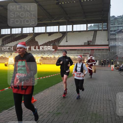 07.12.2025 - St. Pauli X-Mass-Run No. 15 Fabian Wolf http://msf.ph/oto/9374977 07.12.2025 10:02:37 Ziel 63, 304, 1105, 1828, 1829, 2510, 2514, 2604, 2908 meine-sportfotos.de