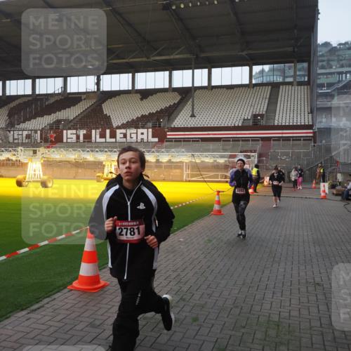 07.12.2025 - St. Pauli X-Mass-Run No. 15 Fabian Wolf http://msf.ph/oto/9374996 07.12.2025 10:02:46 Ziel 918, 1314, 2510, 2514, 2780, 2781, 2908, 3518, 3892 meine-sportfotos.de