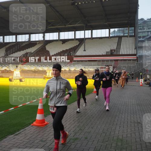 07.12.2025 - St. Pauli X-Mass-Run No. 15 Fabian Wolf http://msf.ph/oto/9375012 07.12.2025 10:02:54 Ziel 442, 443, 885, 918, 936, 943, 1314, 2505, 2780, 2781, 3284, 3417, 3518, 3892 meine-sportfotos.de