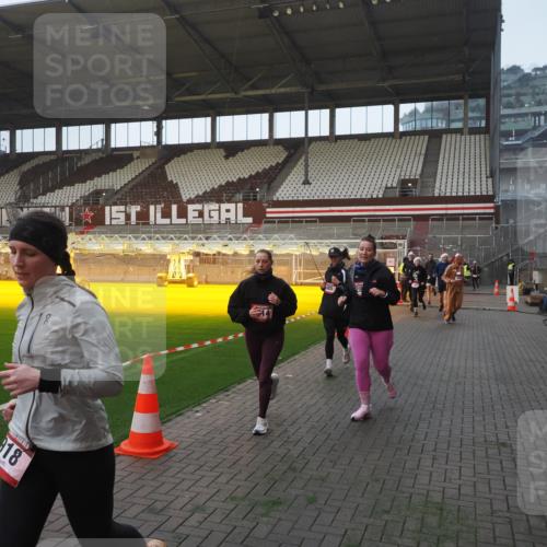 07.12.2025 - St. Pauli X-Mass-Run No. 15 Fabian Wolf http://msf.ph/oto/9375014 07.12.2025 10:02:55 Ziel 442, 443, 885, 918, 936, 943, 1314, 2505, 2780, 2781, 3284, 3417, 3518, 3892 meine-sportfotos.de