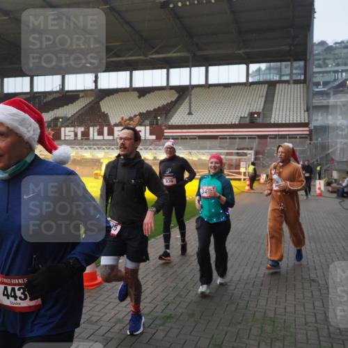 07.12.2025 - St. Pauli X-Mass-Run No. 15 Fabian Wolf http://msf.ph/oto/9375037 07.12.2025 10:03:00 Ziel 177, 442, 443, 885, 918, 936, 943, 956, 1314, 2505, 3284, 3417, 3518, 3892 meine-sportfotos.de