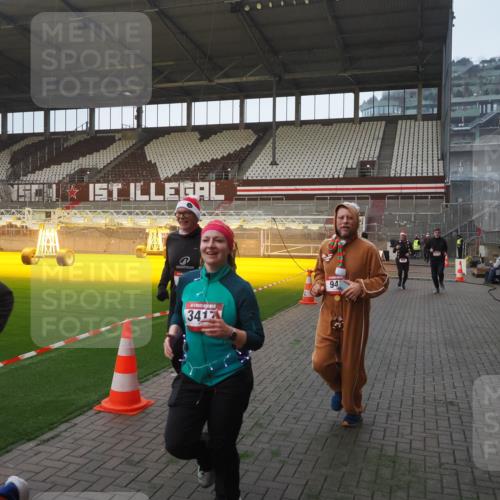 07.12.2025 - St. Pauli X-Mass-Run No. 15 Fabian Wolf http://msf.ph/oto/9375040 07.12.2025 10:03:01 Ziel 177, 442, 443, 885, 918, 936, 943, 956, 1314, 2505, 3284, 3417, 3518 meine-sportfotos.de