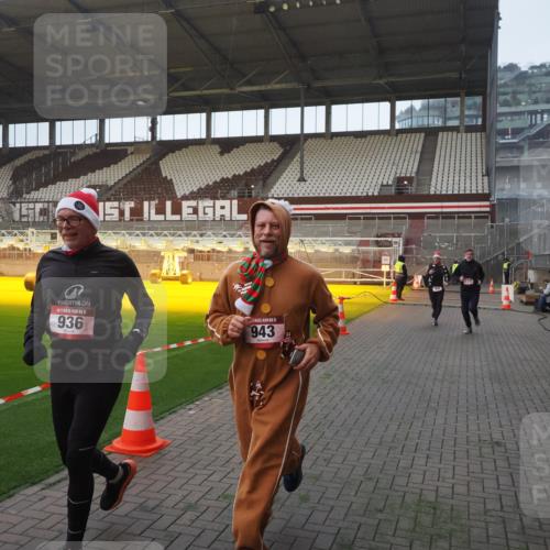 07.12.2025 - St. Pauli X-Mass-Run No. 15 Fabian Wolf http://msf.ph/oto/9375043 07.12.2025 10:03:01 Ziel 177, 442, 443, 885, 918, 936, 943, 956, 1314, 2505, 3284, 3417, 3518 meine-sportfotos.de