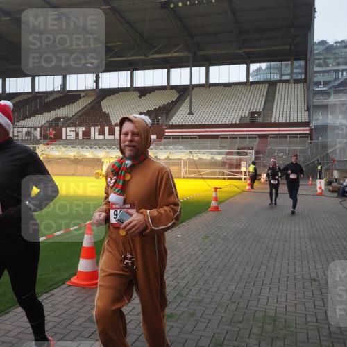 07.12.2025 - St. Pauli X-Mass-Run No. 15 Fabian Wolf http://msf.ph/oto/9375044 07.12.2025 10:03:01 Ziel 177, 442, 443, 885, 918, 936, 943, 956, 1314, 2505, 3284, 3417, 3518 meine-sportfotos.de