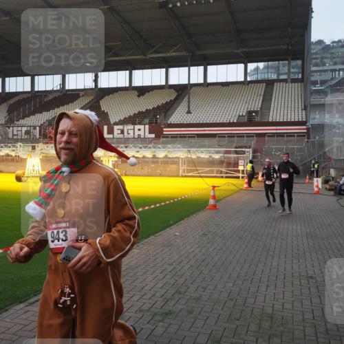 07.12.2025 - St. Pauli X-Mass-Run No. 15 Fabian Wolf http://msf.ph/oto/9375045 07.12.2025 10:03:02 Ziel 177, 442, 443, 885, 918, 936, 943, 956, 1314, 2505, 3284, 3417, 3518 meine-sportfotos.de