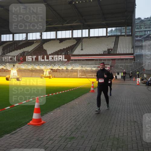 07.12.2025 - St. Pauli X-Mass-Run No. 15 Fabian Wolf http://msf.ph/oto/9375046 07.12.2025 10:03:03 Ziel 177, 442, 443, 885, 918, 936, 943, 956, 1118, 1314, 2505, 3284, 3417 meine-sportfotos.de
