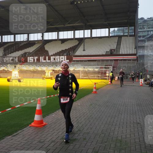 07.12.2025 - St. Pauli X-Mass-Run No. 15 Fabian Wolf http://msf.ph/oto/9375058 07.12.2025 10:03:05 Ziel 177, 442, 443, 885, 918, 936, 943, 956, 1118, 1314, 2505, 3284, 3417 meine-sportfotos.de