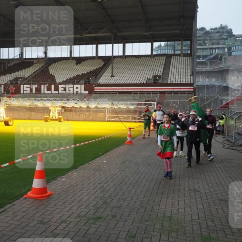 07.12.2025 - St. Pauli X-Mass-Run No. 15 Fabian Wolf http://msf.ph/oto/9375082 07.12.2025 10:03:19 Ziel 177, 460, 963, 965, 1118, 1594, 2682, 2973, 2975 meine-sportfotos.de