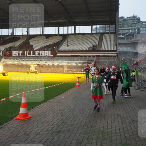 07.12.2025 - St. Pauli X-Mass-Run No. 15 Fabian Wolf http://msf.ph/oto/9375084 07.12.2025 10:03:19 Ziel 177, 460, 963, 965, 1118, 1594, 2682, 2973, 2975 meine-sportfotos.de