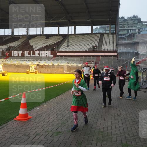 07.12.2025 - St. Pauli X-Mass-Run No. 15 Fabian Wolf http://msf.ph/oto/9375086 07.12.2025 10:03:20 Ziel 460, 963, 965, 1118, 1484, 1486, 1594, 2682, 2973, 2975 meine-sportfotos.de