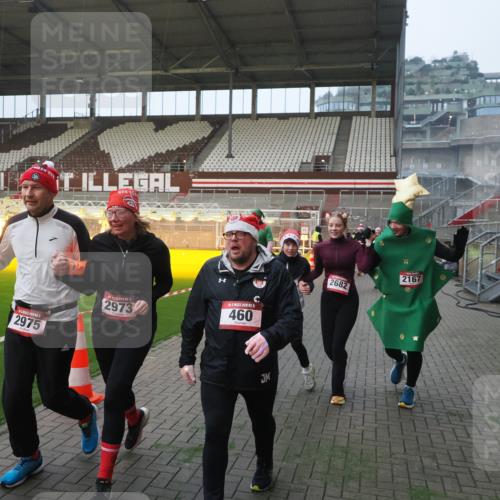 07.12.2025 - St. Pauli X-Mass-Run No. 15 Fabian Wolf http://msf.ph/oto/9375095 07.12.2025 10:03:23 Ziel 460, 963, 965, 1118, 1484, 1486, 1594, 2682, 2973, 2975, 4193, 4239 meine-sportfotos.de