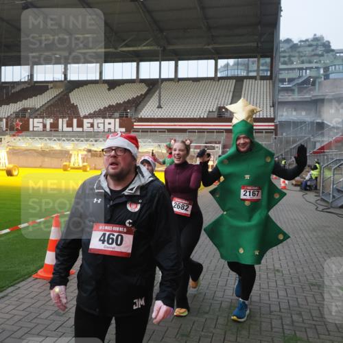 07.12.2025 - St. Pauli X-Mass-Run No. 15 Fabian Wolf http://msf.ph/oto/9375098 07.12.2025 10:03:24 Ziel 460, 963, 965, 1484, 1486, 1594, 2682, 2973, 2975, 4193, 4239 meine-sportfotos.de