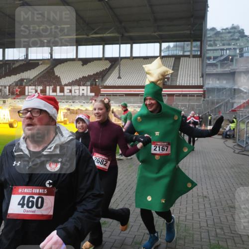 07.12.2025 - St. Pauli X-Mass-Run No. 15 Fabian Wolf http://msf.ph/oto/9375100 07.12.2025 10:03:24 Ziel 460, 963, 965, 1484, 1486, 1594, 2682, 2973, 2975, 4193, 4239 meine-sportfotos.de