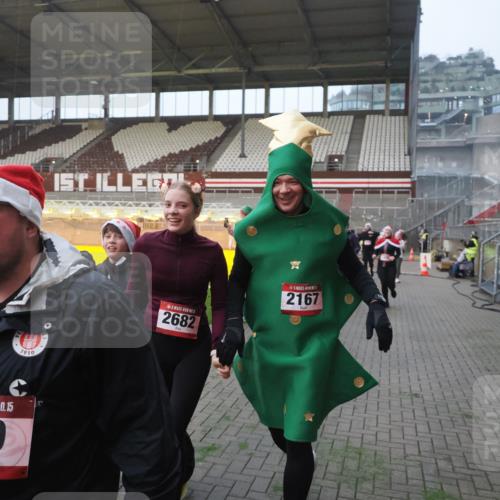 07.12.2025 - St. Pauli X-Mass-Run No. 15 Fabian Wolf http://msf.ph/oto/9375101 07.12.2025 10:03:25 Ziel 460, 963, 965, 984, 1484, 1486, 1594, 2682, 2973, 2975, 4193, 4239 meine-sportfotos.de