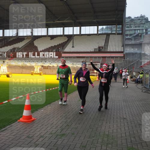 07.12.2025 - St. Pauli X-Mass-Run No. 15 Fabian Wolf http://msf.ph/oto/9375107 07.12.2025 10:03:27 Ziel 358, 460, 963, 965, 984, 1484, 1486, 1888, 2682, 2973, 2975, 4193, 4239 meine-sportfotos.de