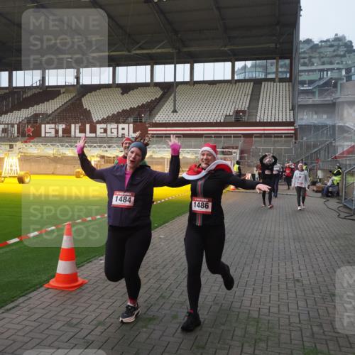 07.12.2025 - St. Pauli X-Mass-Run No. 15 Fabian Wolf http://msf.ph/oto/9375111 07.12.2025 10:03:27 Ziel 358, 460, 963, 965, 984, 1484, 1486, 1888, 2682, 2973, 2975, 4193, 4239 meine-sportfotos.de