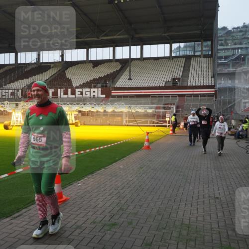 07.12.2025 - St. Pauli X-Mass-Run No. 15 Fabian Wolf http://msf.ph/oto/9375119 07.12.2025 10:03:29 Ziel 358, 460, 965, 984, 1023, 1484, 1486, 1888, 2682, 2973, 2975, 4193, 4239 meine-sportfotos.de