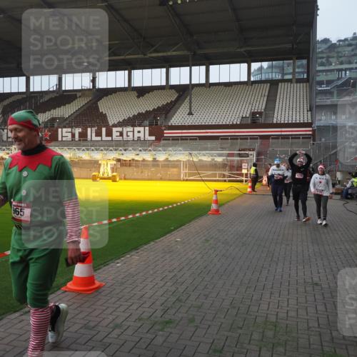 07.12.2025 - St. Pauli X-Mass-Run No. 15 Fabian Wolf http://msf.ph/oto/9375121 07.12.2025 10:03:30 Ziel 358, 940, 965, 984, 1023, 1484, 1486, 1888, 2973, 2975, 3334, 4193, 4239, 4660, 4680 meine-sportfotos.de