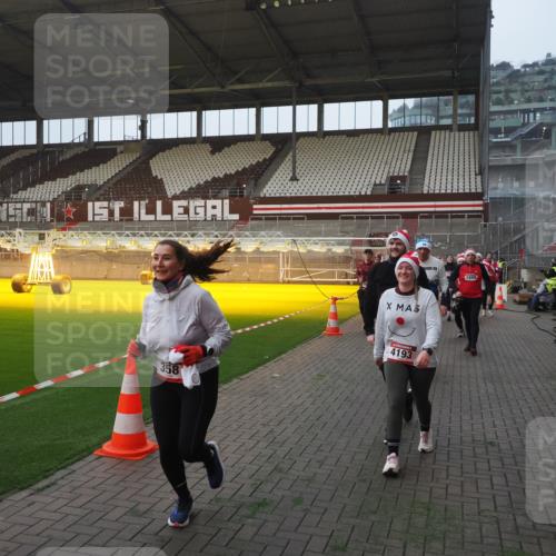 07.12.2025 - St. Pauli X-Mass-Run No. 15 Fabian Wolf http://msf.ph/oto/9375132 07.12.2025 10:03:34 Ziel 213, 214, 358, 940, 984, 1023, 1263, 1264, 1484, 1486, 1506, 1888, 2380, 2973, 2975, 3334, 4193, 4239, 4660, 4667, 4679, 4680 meine-sportfotos.de