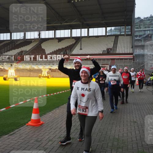 07.12.2025 - St. Pauli X-Mass-Run No. 15 Fabian Wolf http://msf.ph/oto/9375145 07.12.2025 10:03:36 Ziel 213, 214, 358, 940, 984, 1023, 1263, 1264, 1484, 1486, 1506, 1888, 2002, 2380, 3334, 4193, 4239, 4660, 4667, 4679, 4680 meine-sportfotos.de