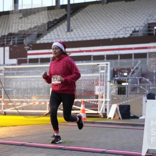 07.12.2025 - St. Pauli X-Mass-Run No. 15 Patografie http://msf.ph/oto/9375173 07.12.2025 10:00:53 Ziel 1050, 2378, 3084 meine-sportfotos.de