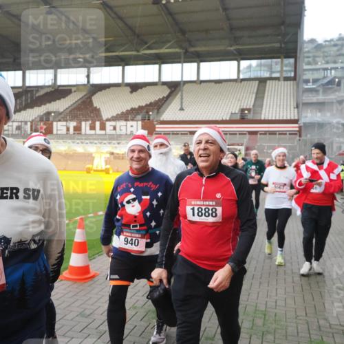 07.12.2025 - St. Pauli X-Mass-Run No. 15 Fabian Wolf http://msf.ph/oto/9375182 07.12.2025 10:03:40 Ziel 185, 213, 214, 358, 399, 940, 984, 1023, 1263, 1264, 1307, 1394, 1425, 1484, 1486, 1506, 1888, 2002, 2366, 2380, 3334, 3734, 4193, 4239, 4660, 4667, 4679, 4680 meine-sportfotos.de