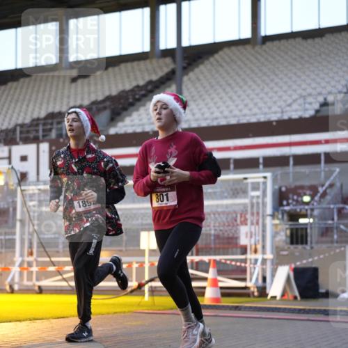 07.12.2025 - St. Pauli X-Mass-Run No. 15 Patografie http://msf.ph/oto/9375183 07.12.2025 10:01:03 Ziel 801, 1050, 1887, 1892, 2378, 2528 meine-sportfotos.de