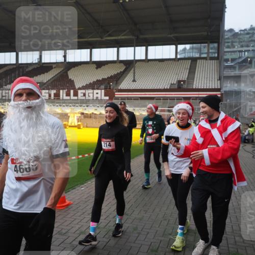 07.12.2025 - St. Pauli X-Mass-Run No. 15 Fabian Wolf http://msf.ph/oto/9375198 07.12.2025 10:03:41 Ziel 185, 213, 214, 358, 399, 940, 984, 1023, 1263, 1264, 1307, 1394, 1425, 1506, 1888, 2002, 2366, 2380, 3334, 3734, 4193, 4239, 4660, 4667, 4679, 4680 meine-sportfotos.de