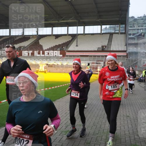 07.12.2025 - St. Pauli X-Mass-Run No. 15 Fabian Wolf http://msf.ph/oto/9375228 07.12.2025 10:03:44 Ziel 185, 213, 214, 358, 399, 940, 984, 1023, 1263, 1264, 1307, 1394, 1425, 1506, 1888, 2002, 2366, 2380, 3334, 3734, 4660, 4667, 4679, 4680 meine-sportfotos.de