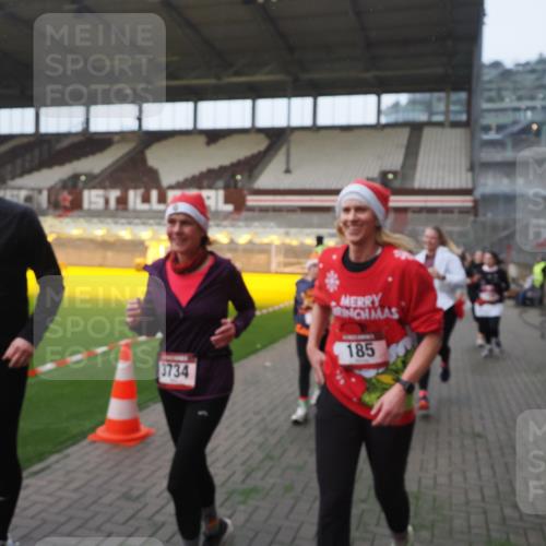 07.12.2025 - St. Pauli X-Mass-Run No. 15 Fabian Wolf http://msf.ph/oto/9375232 07.12.2025 10:03:45 Ziel 185, 213, 214, 358, 399, 940, 984, 1023, 1263, 1264, 1307, 1394, 1425, 1506, 1888, 2002, 2366, 2380, 3334, 3734, 4660, 4667, 4679, 4680 meine-sportfotos.de