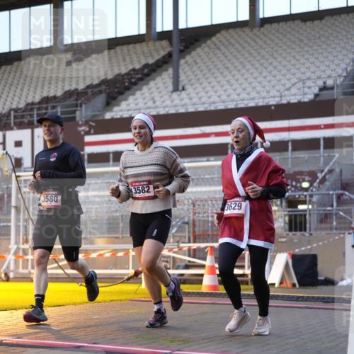 07.12.2025 - St. Pauli X-Mass-Run No. 15 Patografie http://msf.ph/oto/9375235 07.12.2025 10:01:31 Ziel 118, 393, 804, 1124, 1294, 1724, 1760, 1859, 2681, 3187, 3580, 3582, 3629, 3878 meine-sportfotos.de