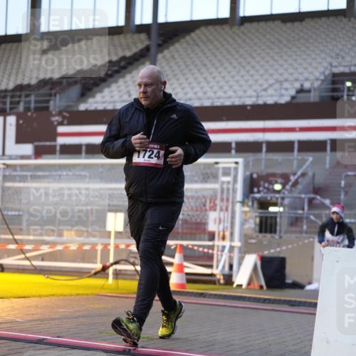 07.12.2025 - St. Pauli X-Mass-Run No. 15 Patografie http://msf.ph/oto/9375240 07.12.2025 10:01:33 Ziel 118, 393, 804, 959, 1124, 1294, 1724, 1760, 1859, 2167, 2681, 3187, 3580, 3582, 3629, 3878 meine-sportfotos.de