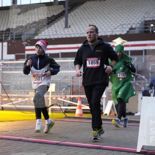 07.12.2025 - St. Pauli X-Mass-Run No. 15 Patografie http://msf.ph/oto/9375244 07.12.2025 10:01:35 Ziel 118, 393, 804, 959, 1294, 1724, 1760, 1859, 2167, 2681, 3187, 3580, 3582, 3629, 3878 meine-sportfotos.de