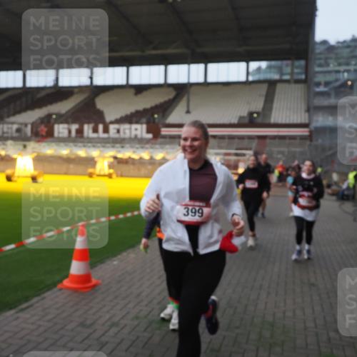 07.12.2025 - St. Pauli X-Mass-Run No. 15 Fabian Wolf http://msf.ph/oto/9375245 07.12.2025 10:03:46 Ziel 185, 213, 214, 358, 399, 940, 1023, 1263, 1264, 1307, 1394, 1425, 1506, 1888, 2002, 2366, 2380, 3334, 3734, 4660, 4667, 4679, 4680 meine-sportfotos.de