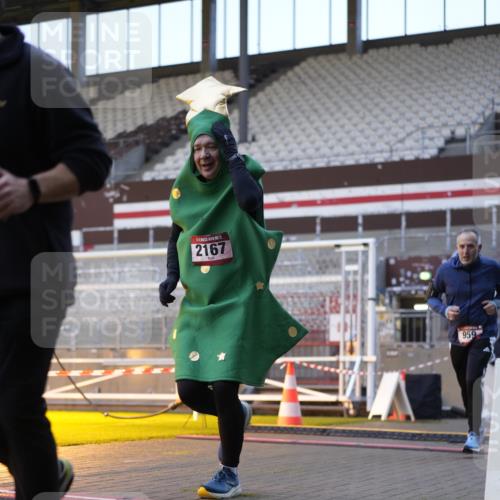 07.12.2025 - St. Pauli X-Mass-Run No. 15 Patografie http://msf.ph/oto/9375250 07.12.2025 10:01:36 Ziel 118, 393, 804, 959, 1294, 1724, 1760, 1859, 2167, 2681, 3187, 3580, 3582, 3629, 3878 meine-sportfotos.de