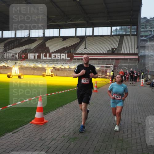 07.12.2025 - St. Pauli X-Mass-Run No. 15 Fabian Wolf http://msf.ph/oto/9375253 07.12.2025 10:03:49 Ziel 185, 213, 214, 399, 940, 1023, 1263, 1264, 1307, 1394, 1425, 1506, 2002, 2366, 2380, 3334, 3337, 3519, 3734, 4151, 4660, 4667, 4679, 4680 meine-sportfotos.de