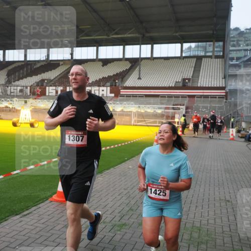 07.12.2025 - St. Pauli X-Mass-Run No. 15 Fabian Wolf http://msf.ph/oto/9375262 07.12.2025 10:03:50 Ziel 185, 213, 214, 399, 626, 628, 940, 1263, 1264, 1307, 1394, 1425, 1506, 2002, 2110, 2112, 2366, 2380, 3334, 3337, 3519, 3734, 4151, 4660, 4667, 4679, 4680 meine-sportfotos.de