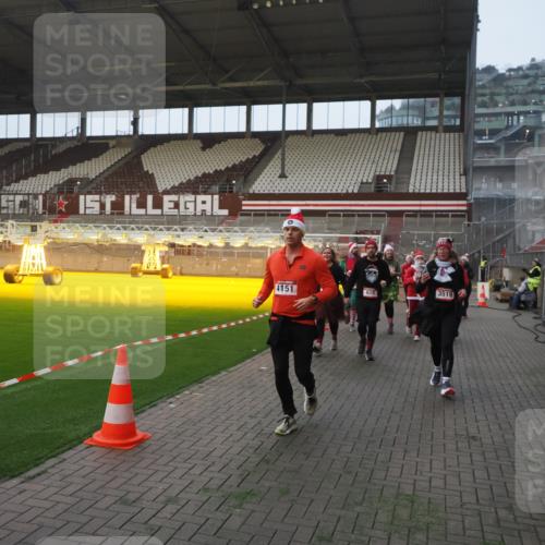 07.12.2025 - St. Pauli X-Mass-Run No. 15 Fabian Wolf http://msf.ph/oto/9375264 07.12.2025 10:03:57 Ziel 185, 399, 626, 628, 709, 1027, 1028, 1307, 1394, 1425, 1906, 2110, 2112, 2366, 3198, 3337, 3340, 3359, 3519, 3734, 4151 meine-sportfotos.de