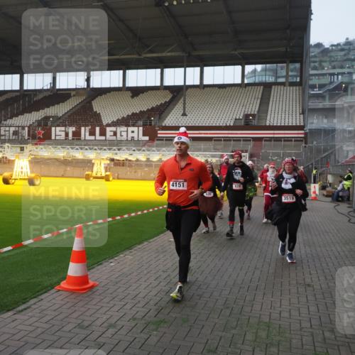 07.12.2025 - St. Pauli X-Mass-Run No. 15 Fabian Wolf http://msf.ph/oto/9375266 07.12.2025 10:03:57 Ziel 185, 399, 626, 628, 709, 1027, 1028, 1307, 1394, 1425, 1906, 2110, 2112, 2366, 3198, 3337, 3340, 3359, 3519, 3734, 4151 meine-sportfotos.de