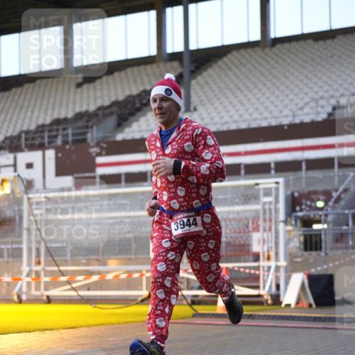 07.12.2025 - St. Pauli X-Mass-Run No. 15 Patografie http://msf.ph/oto/9375273 07.12.2025 10:02:09 Ziel 1934, 2472, 2923, 3944 meine-sportfotos.de