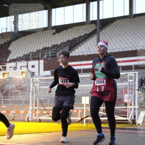 07.12.2025 - St. Pauli X-Mass-Run No. 15 Patografie http://msf.ph/oto/9375299 07.12.2025 10:02:20 Ziel 63, 304, 1105, 1828, 1829, 1934, 2604, 2923, 3944 meine-sportfotos.de