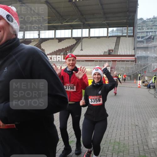 07.12.2025 - St. Pauli X-Mass-Run No. 15 Fabian Wolf http://msf.ph/oto/9375322 07.12.2025 10:04:02 Ziel 626, 628, 709, 1027, 1028, 1906, 2110, 2112, 3198, 3337, 3340, 3359, 3519, 4151 meine-sportfotos.de