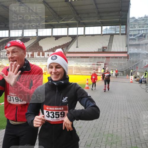 07.12.2025 - St. Pauli X-Mass-Run No. 15 Fabian Wolf http://msf.ph/oto/9375329 07.12.2025 10:04:03 Ziel 626, 628, 709, 1027, 1028, 1906, 2110, 2112, 3198, 3337, 3340, 3359, 3519, 4151 meine-sportfotos.de