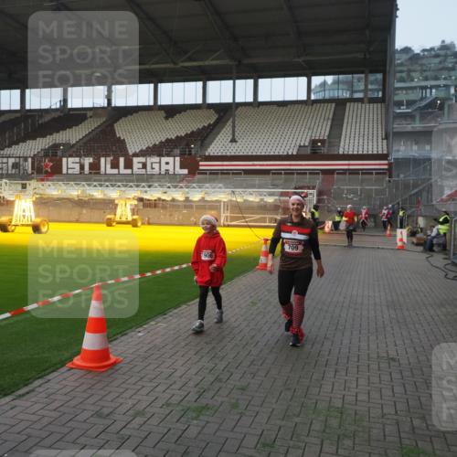 07.12.2025 - St. Pauli X-Mass-Run No. 15 Fabian Wolf http://msf.ph/oto/9375335 07.12.2025 10:04:07 Ziel 626, 628, 709, 1027, 1028, 1906, 2110, 2112, 3198, 3337, 3340, 3359, 3519, 4151 meine-sportfotos.de