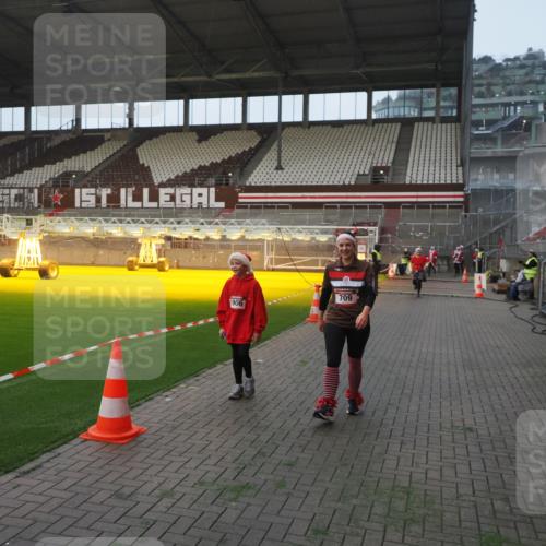 07.12.2025 - St. Pauli X-Mass-Run No. 15 Fabian Wolf http://msf.ph/oto/9375337 07.12.2025 10:04:07 Ziel 626, 628, 709, 1027, 1028, 1906, 2110, 2112, 3198, 3337, 3340, 3359, 3519, 4151 meine-sportfotos.de