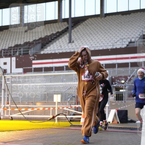 07.12.2025 - St. Pauli X-Mass-Run No. 15 Patografie http://msf.ph/oto/9375346 07.12.2025 10:02:50 Ziel 442, 443, 885, 918, 936, 943, 1314, 2505, 2780, 2781, 3284, 3417, 3518, 3892 meine-sportfotos.de
