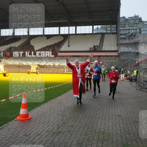 07.12.2025 - St. Pauli X-Mass-Run No. 15 Fabian Wolf http://msf.ph/oto/9375375 07.12.2025 10:04:17 Ziel 113, 1291, 1302, 1712, 1738, 2454, 3188 meine-sportfotos.de